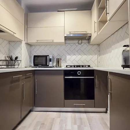 Victory Place Spacious Apartment!