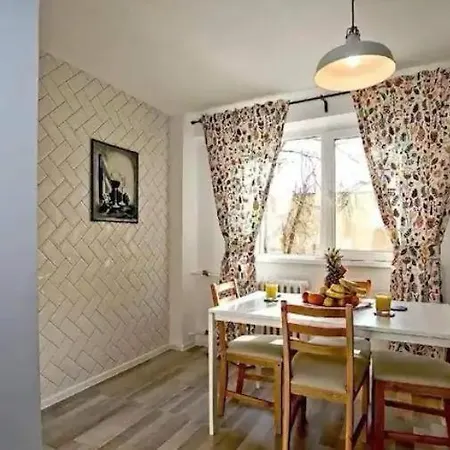 Victory Place Spacious Apartment! *